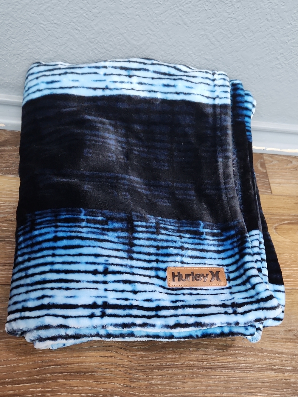 Hurley Blue Black Stripes Throw